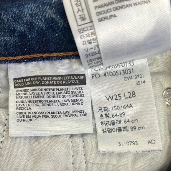 Levi’s High Rise Wedgie Straight Cropped Jeans - 25 - Picture 12 of 14